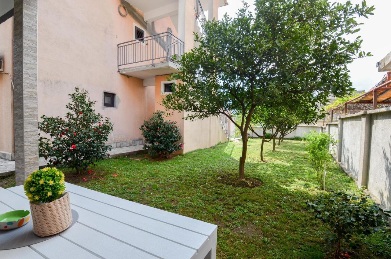 Modern Seaside Escape - Stunning Sea View - Private & Stylish Apartman Kotor Kültér fotó