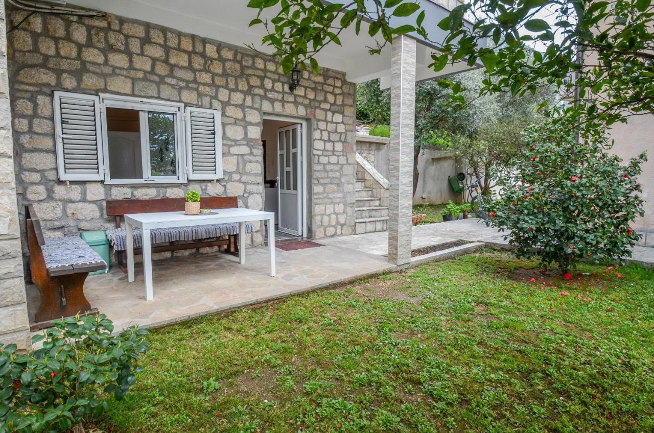 Modern Seaside Escape - Stunning Sea View - Private & Stylish Apartman Kotor Kültér fotó