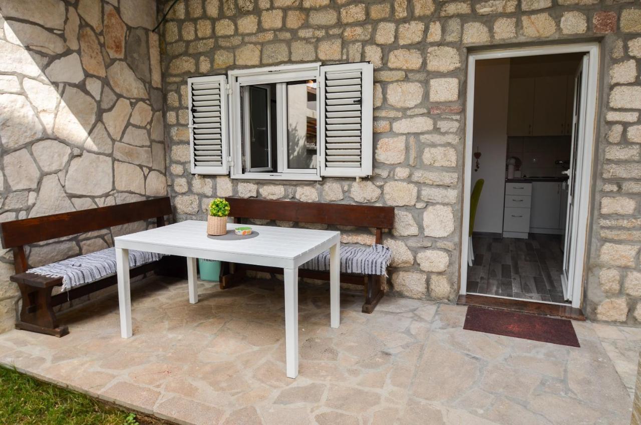 Modern Seaside Escape - Stunning Sea View - Private & Stylish Apartman Kotor Kültér fotó