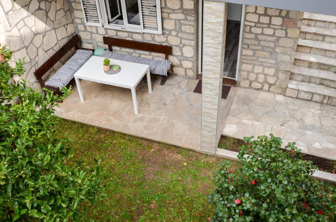 Modern Seaside Escape - Stunning Sea View - Private & Stylish Apartman Kotor Kültér fotó