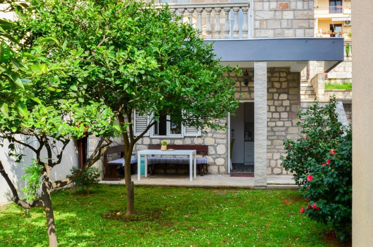 Modern Seaside Escape - Stunning Sea View - Private & Stylish Apartman Kotor Kültér fotó