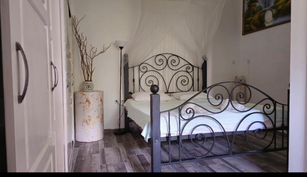 Modern Seaside Escape - Stunning Sea View - Private & Stylish Apartman Kotor Kültér fotó