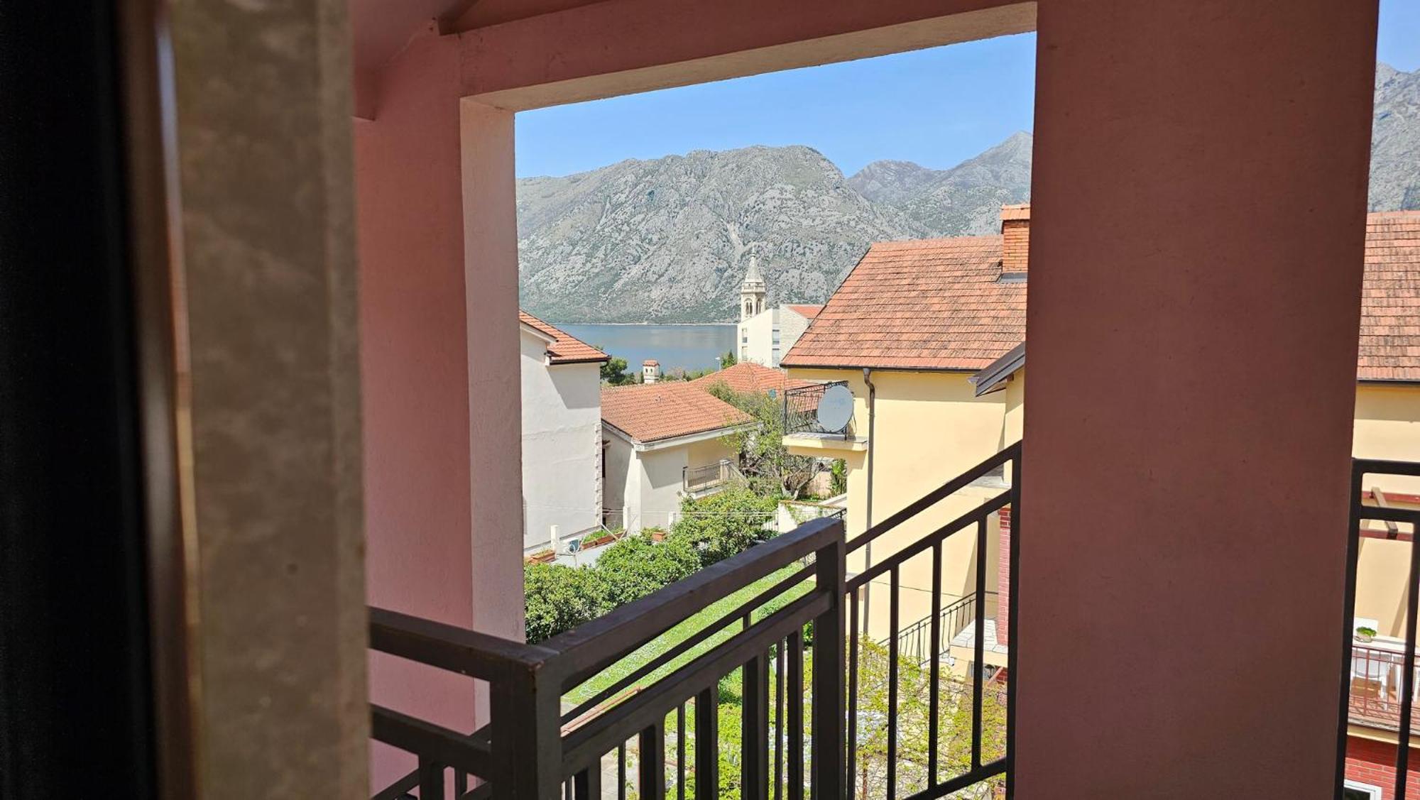 Modern Seaside Escape - Stunning Sea View - Private & Stylish Apartman Kotor Kültér fotó