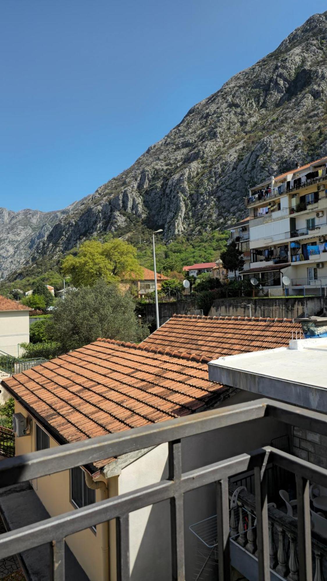 Modern Seaside Escape - Stunning Sea View - Private & Stylish Apartman Kotor Kültér fotó
