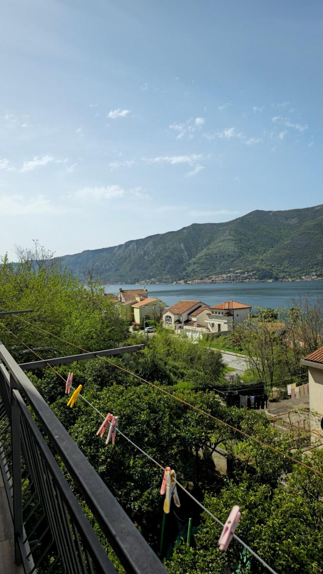 Modern Seaside Escape - Stunning Sea View - Private & Stylish Apartman Kotor Kültér fotó