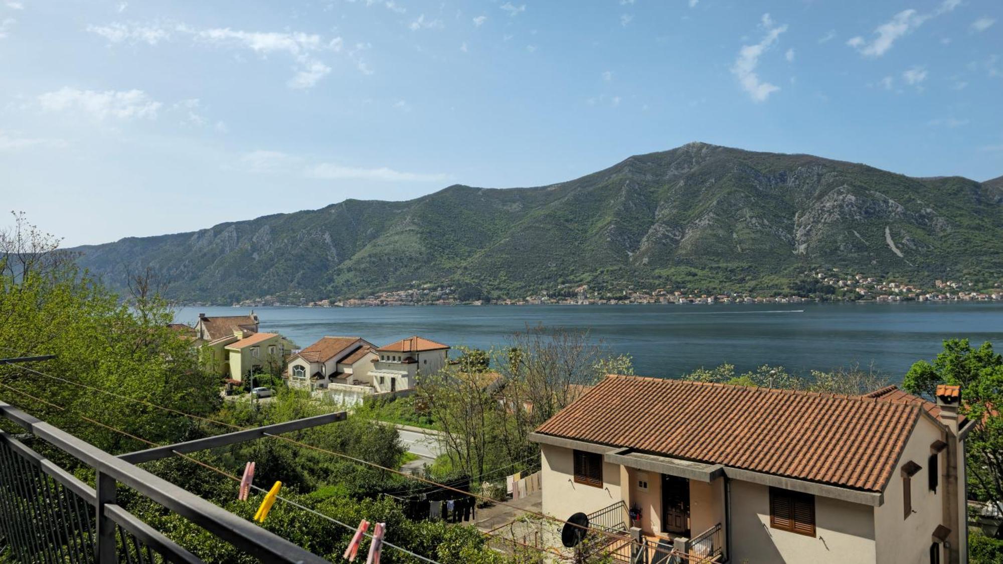 Modern Seaside Escape - Stunning Sea View - Private & Stylish Apartman Kotor Kültér fotó