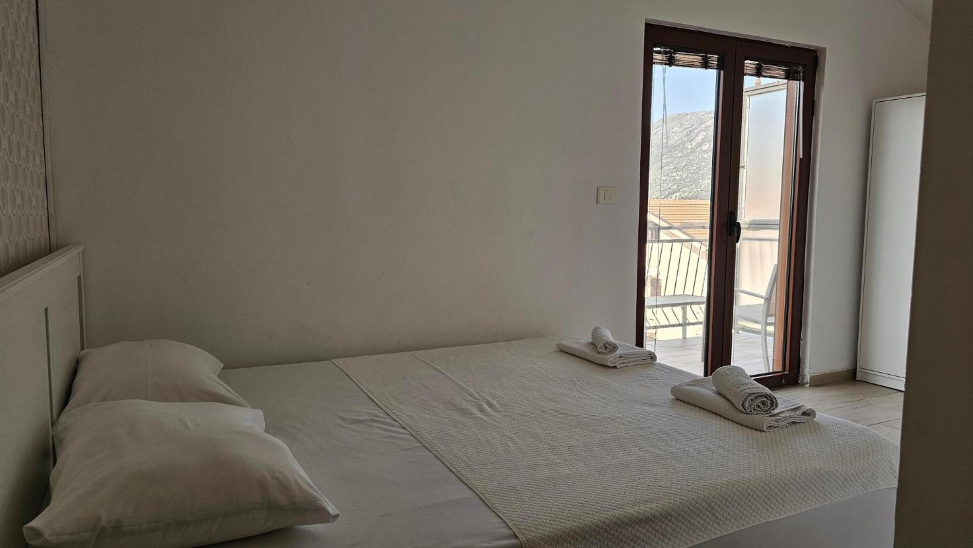 Modern Seaside Escape - Stunning Sea View - Private & Stylish Apartman Kotor Kültér fotó