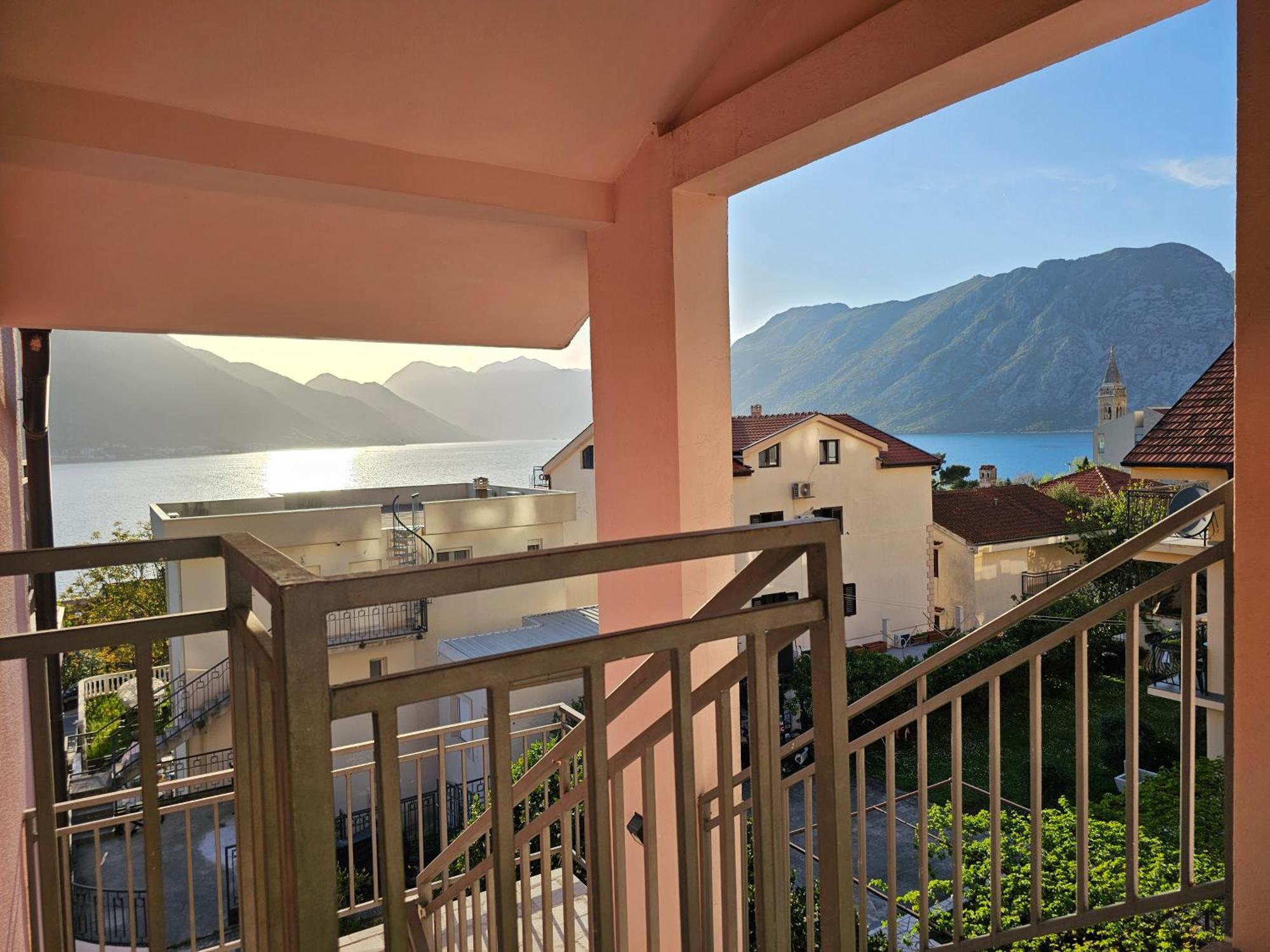 Modern Seaside Escape - Stunning Sea View - Private & Stylish Apartman Kotor Kültér fotó