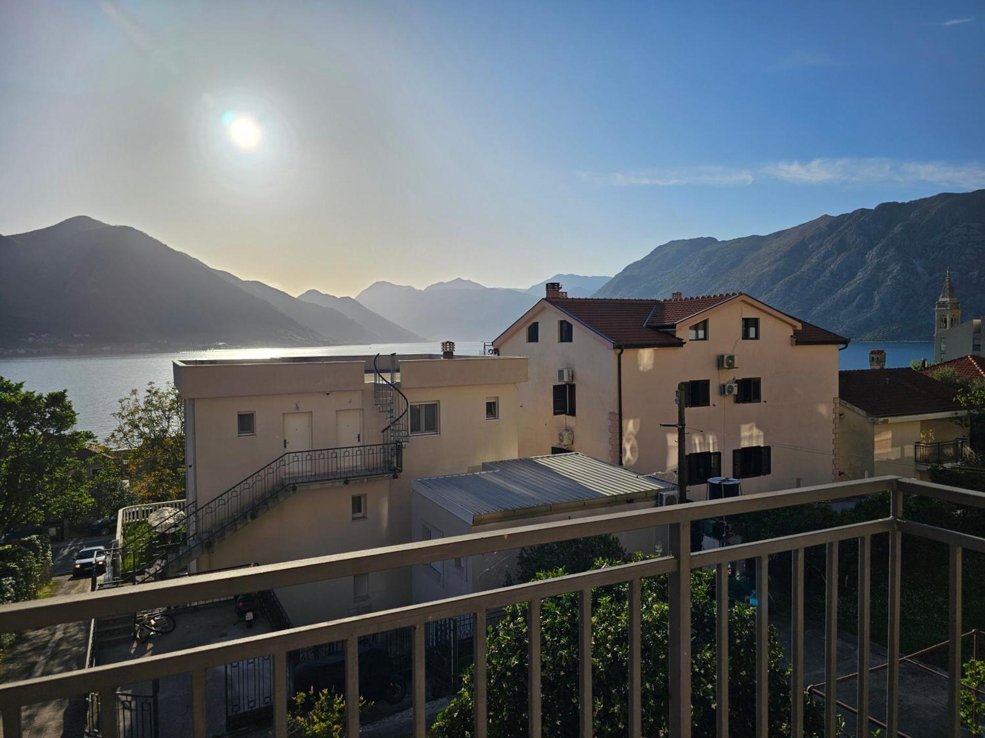 Modern Seaside Escape - Stunning Sea View - Private & Stylish Apartman Kotor Kültér fotó