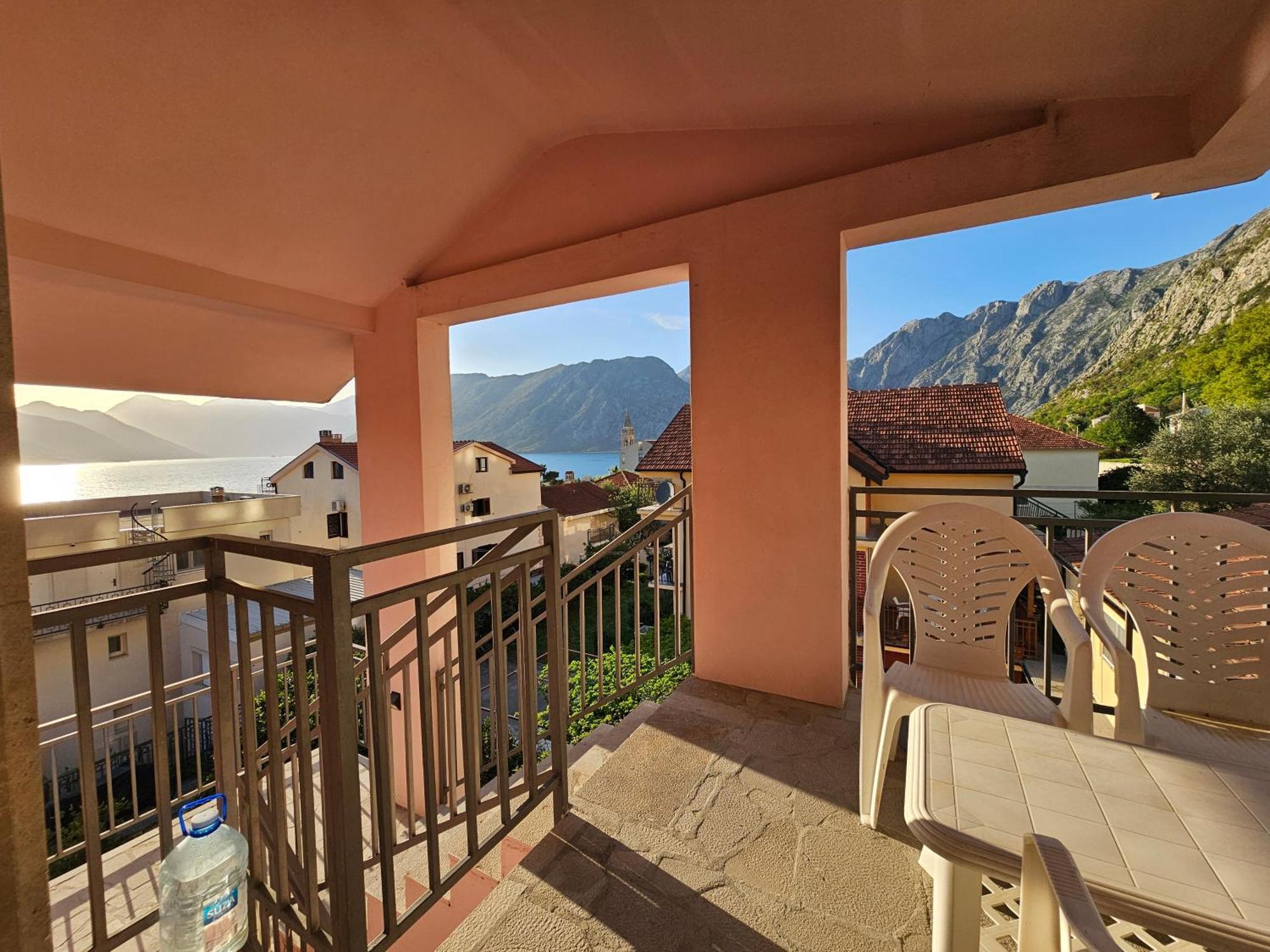 Modern Seaside Escape - Stunning Sea View - Private & Stylish Apartman Kotor Kültér fotó