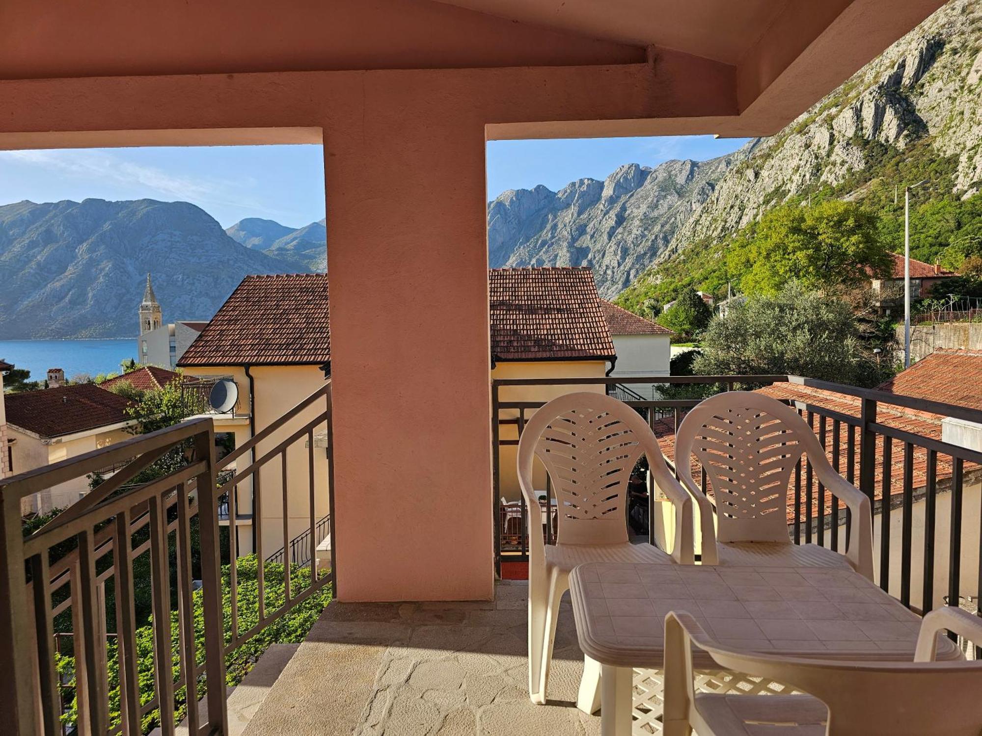 Modern Seaside Escape - Stunning Sea View - Private & Stylish Apartman Kotor Kültér fotó