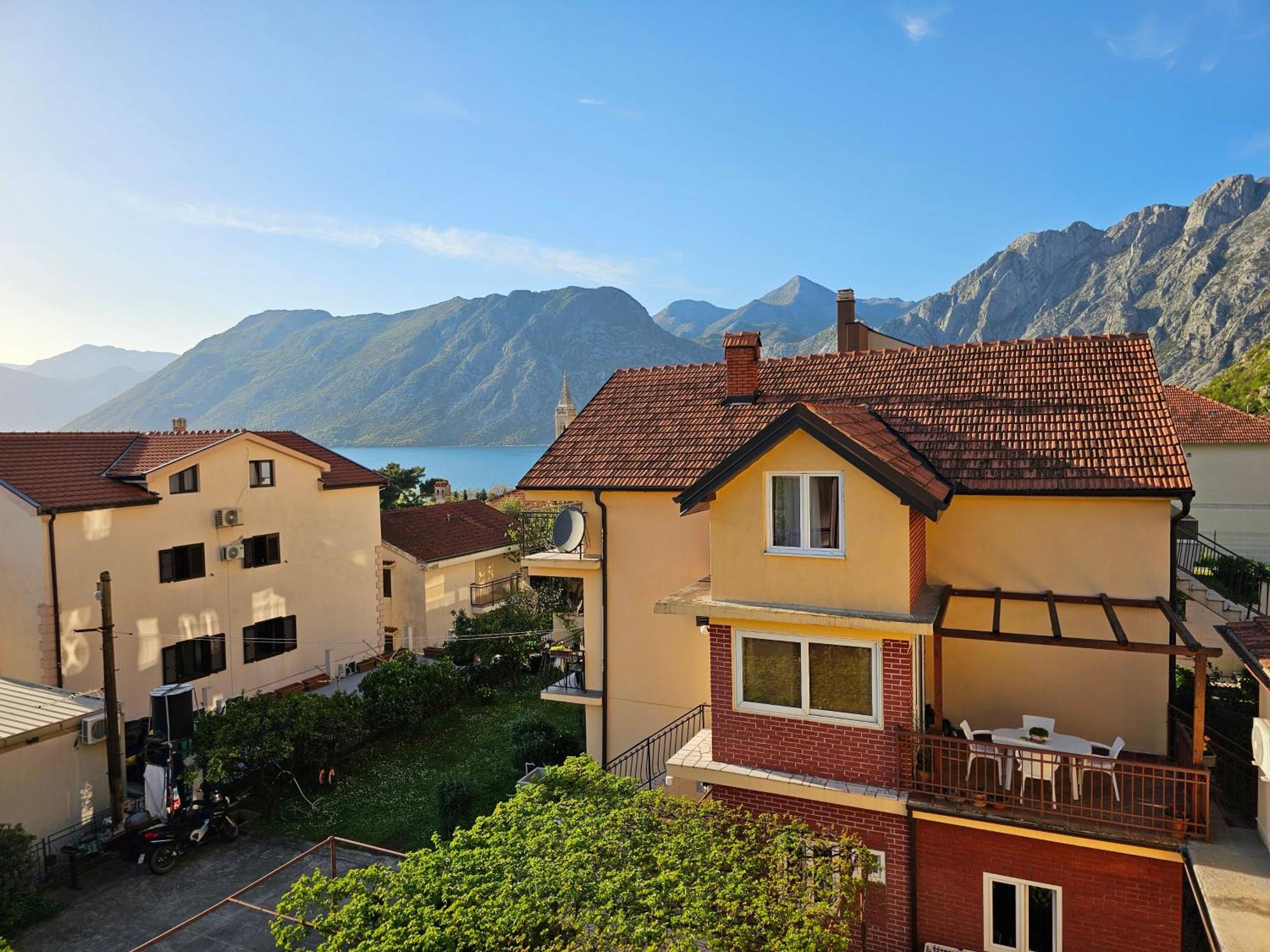 Modern Seaside Escape - Stunning Sea View - Private & Stylish Apartman Kotor Kültér fotó