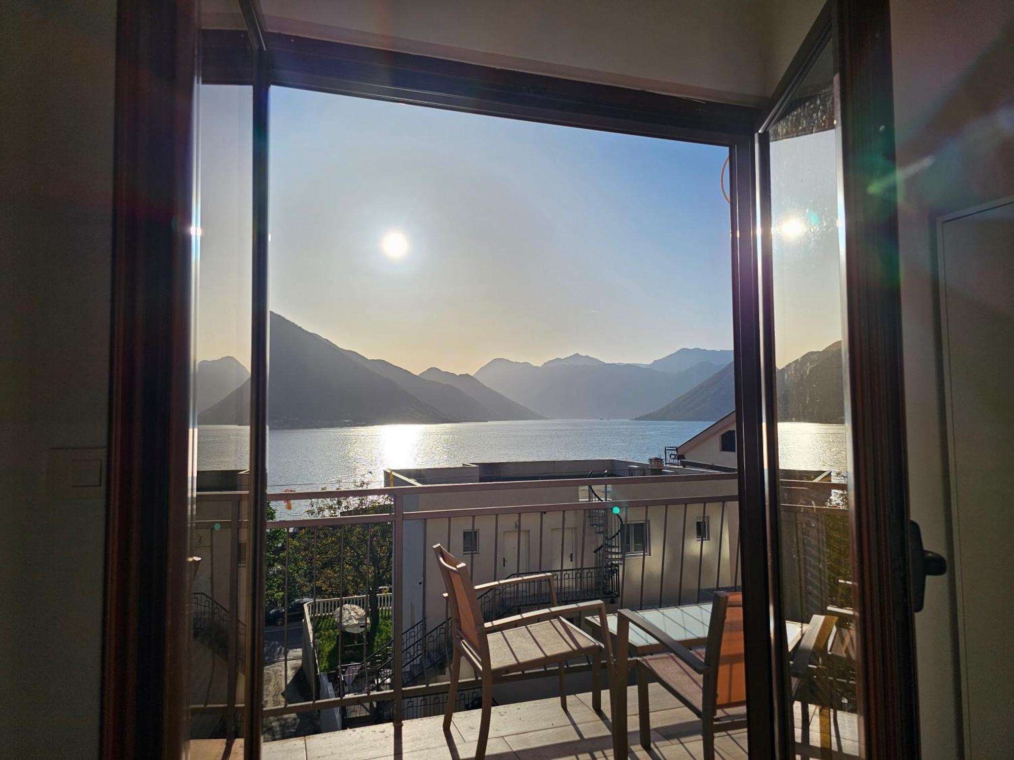 Modern Seaside Escape - Stunning Sea View - Private & Stylish Apartman Kotor Kültér fotó