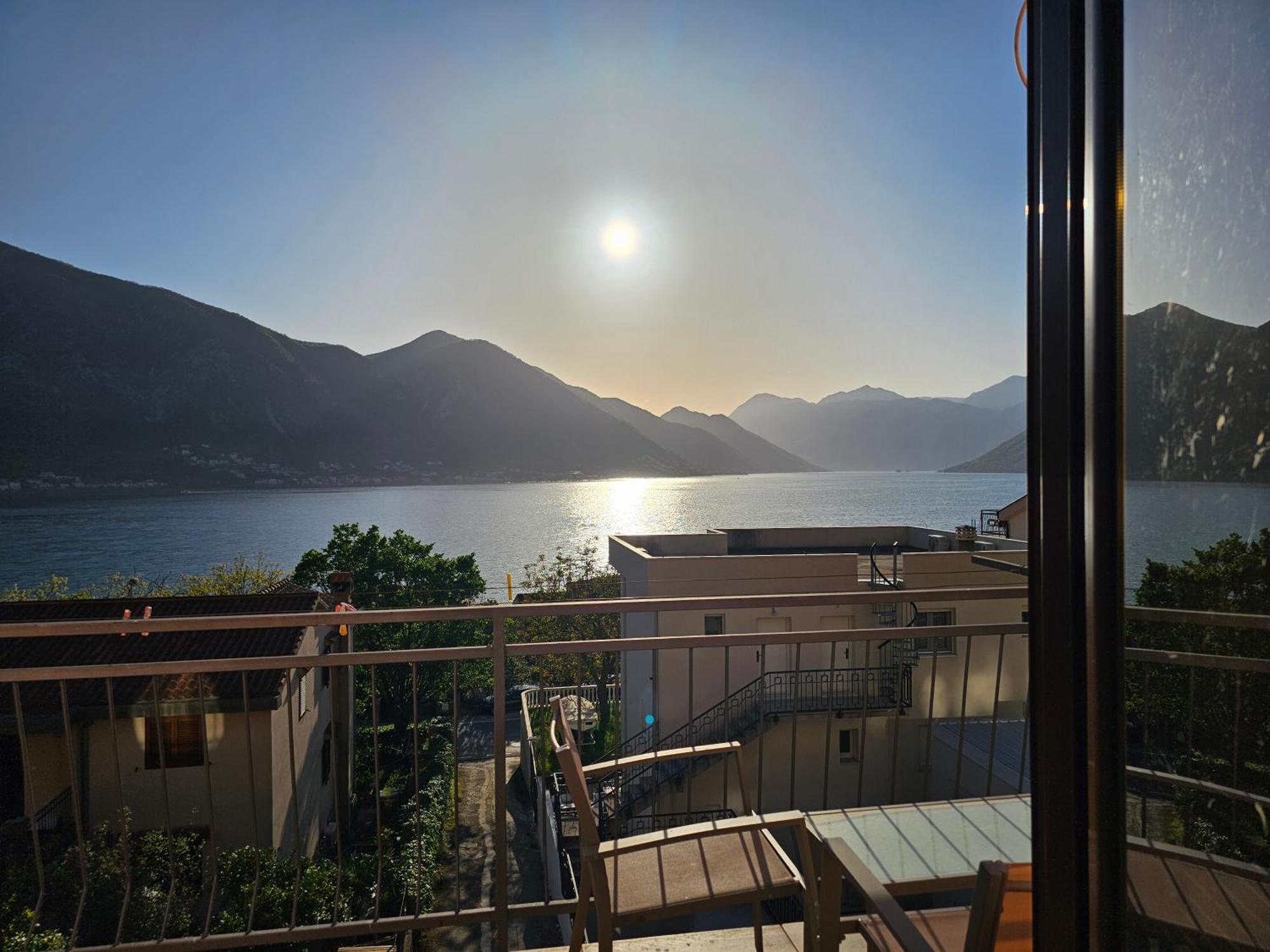 Modern Seaside Escape - Stunning Sea View - Private & Stylish Apartman Kotor Kültér fotó