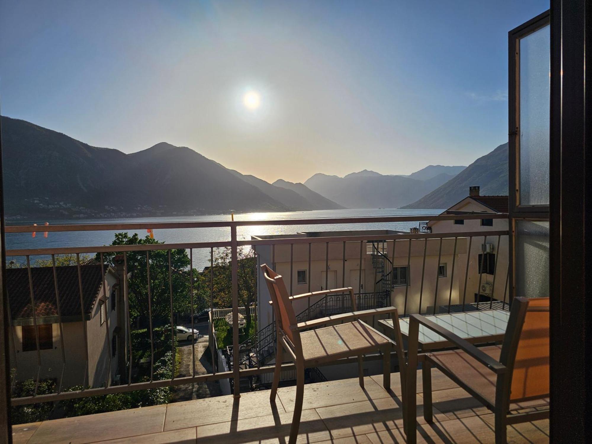 Modern Seaside Escape - Stunning Sea View - Private & Stylish Apartman Kotor Kültér fotó