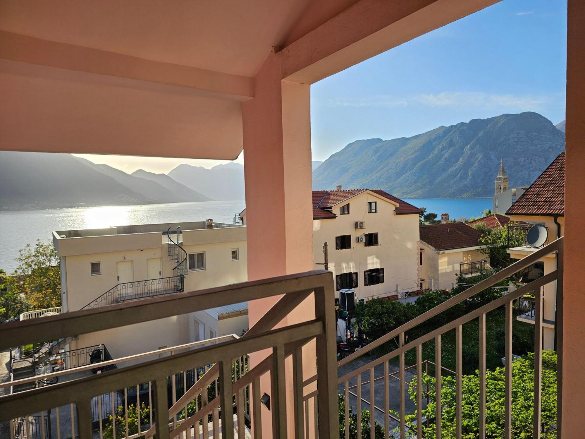Modern Seaside Escape - Stunning Sea View - Private & Stylish Apartman Kotor Kültér fotó