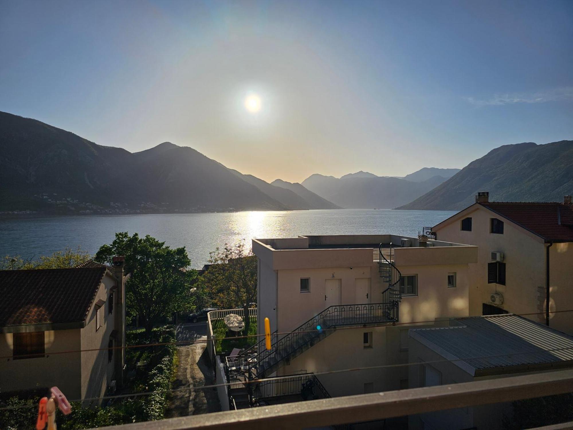 Modern Seaside Escape - Stunning Sea View - Private & Stylish Apartman Kotor Kültér fotó